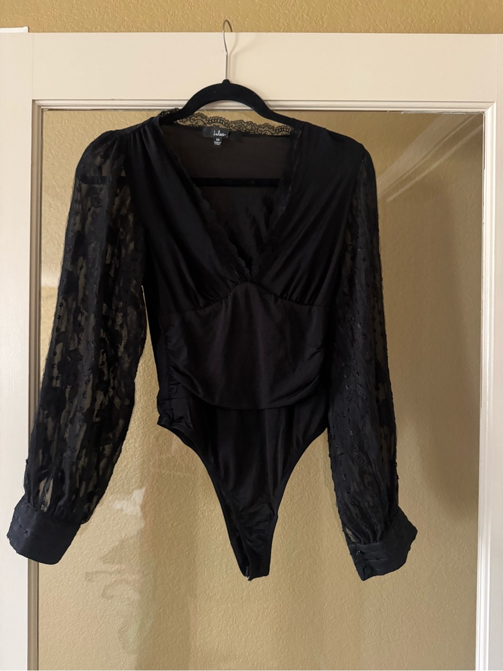 Lulu's Black Lace-Sleeve V-Neck Bodysuit XS